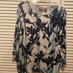 CHICO'S SZ 1 EASYWEAR PRINT TOP, BLUE AND WHITE